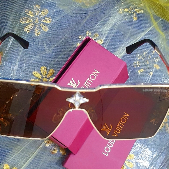 LOIUS VUITTON CYCLONE FIX PRICE!!! - Picture 9 of 17